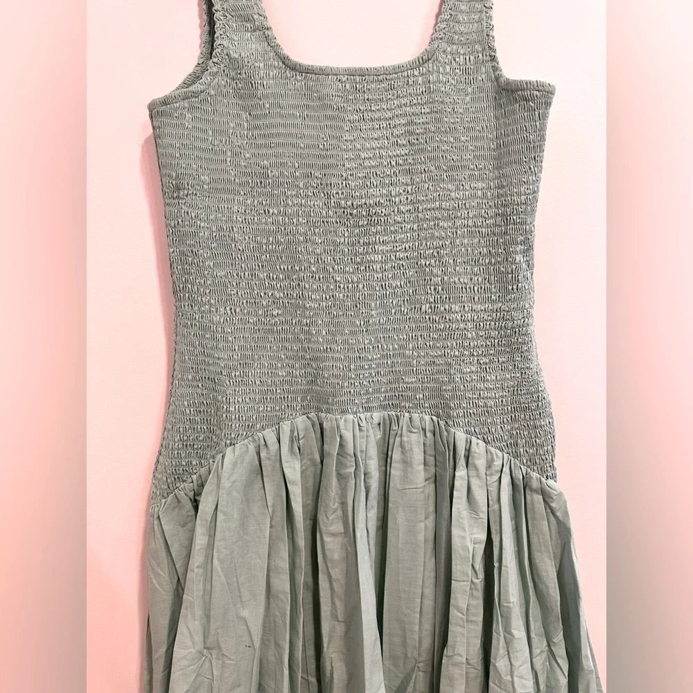 β¨ NWT Hutch Green Smocked Drop-Waist Midi Dress β¨ - Picture 5 of 11